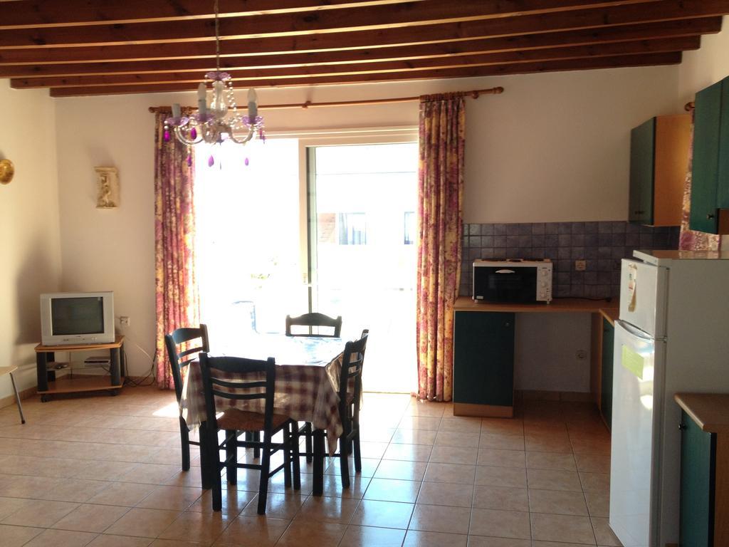 Saint Konstantin Beach Apartments Stegna Room photo